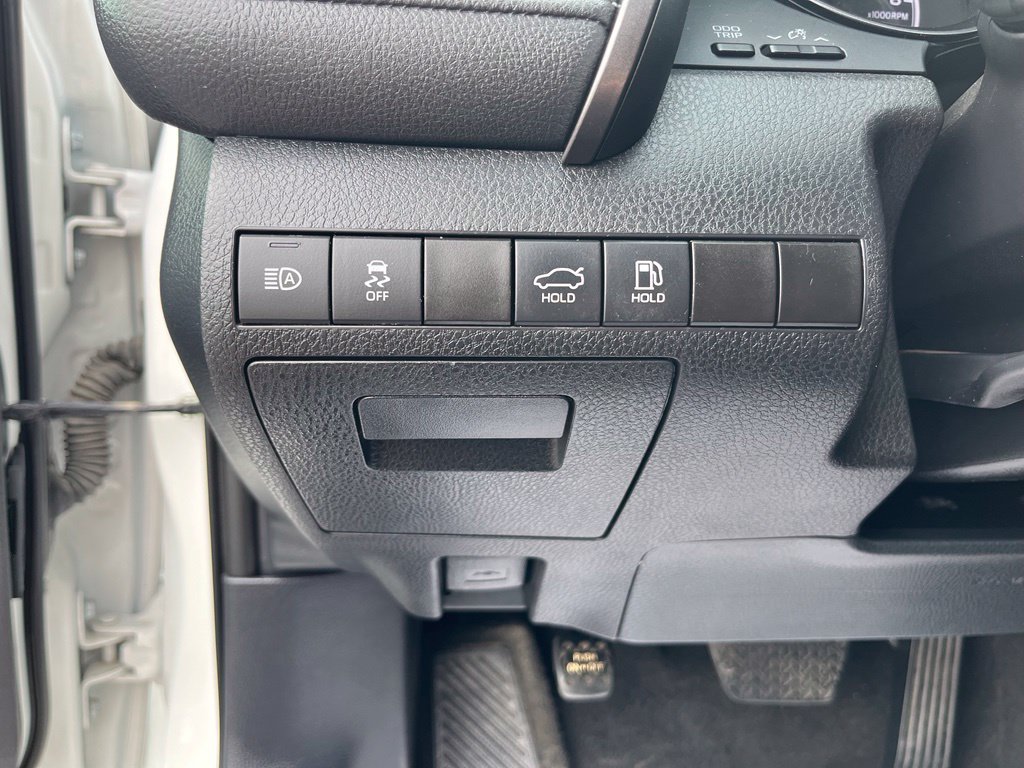 Used 2022 Toyota Camry SE FWD image 17