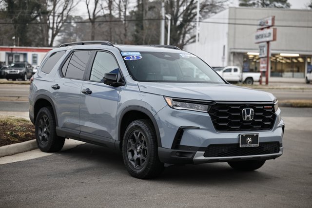 Certified 2025 Honda Pilot TrailSport image 14