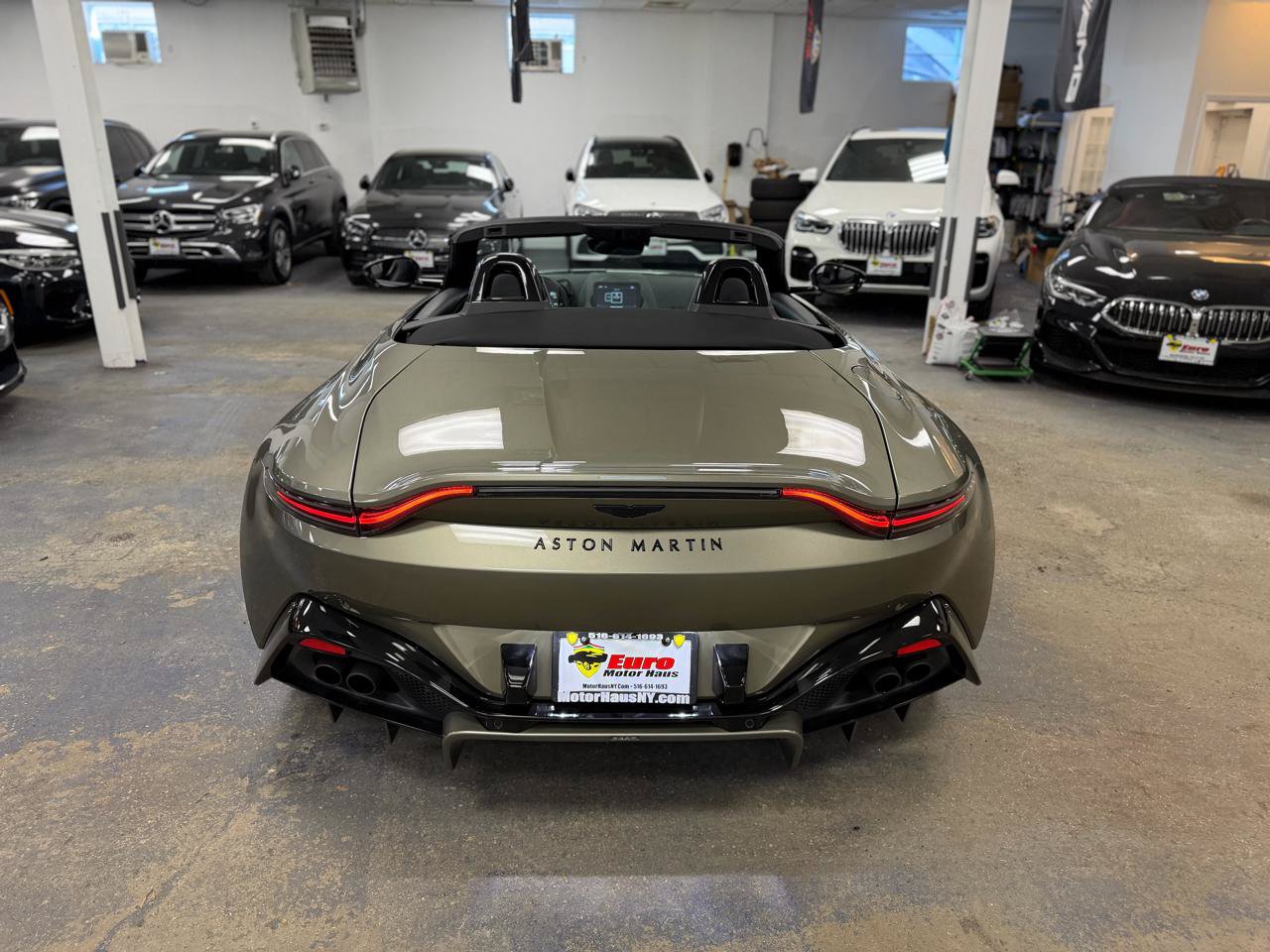 Used 2023 Aston Martin V8 Vantage Roadster RWD image 9