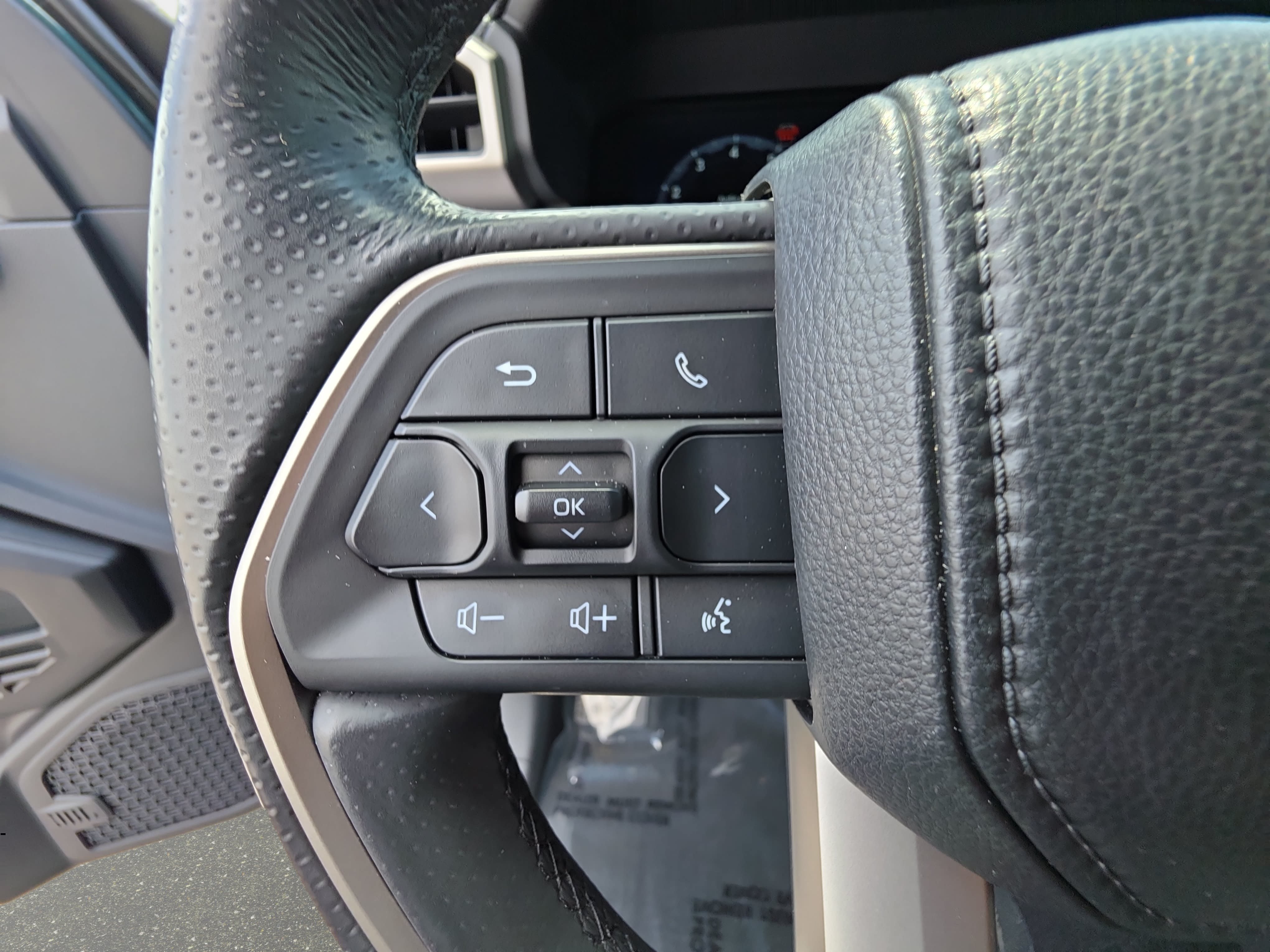Used 2025 Toyota 4Runner TRD Off-Road Premium AWD/4WD image 17