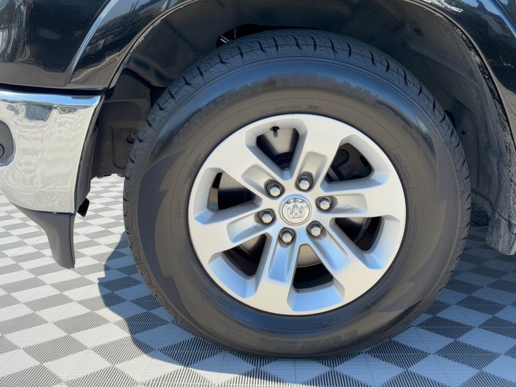Used 2019 RAM 1500 Laramie RWD image 13