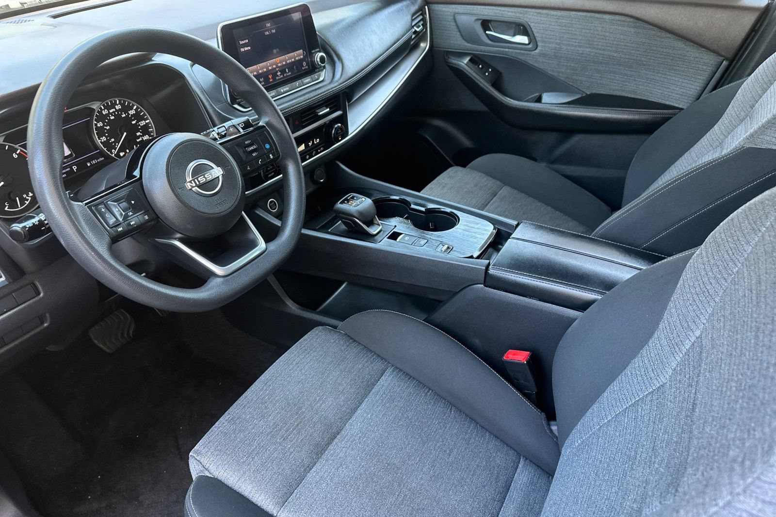 Used 2023 Nissan Rogue SV FWD image 8