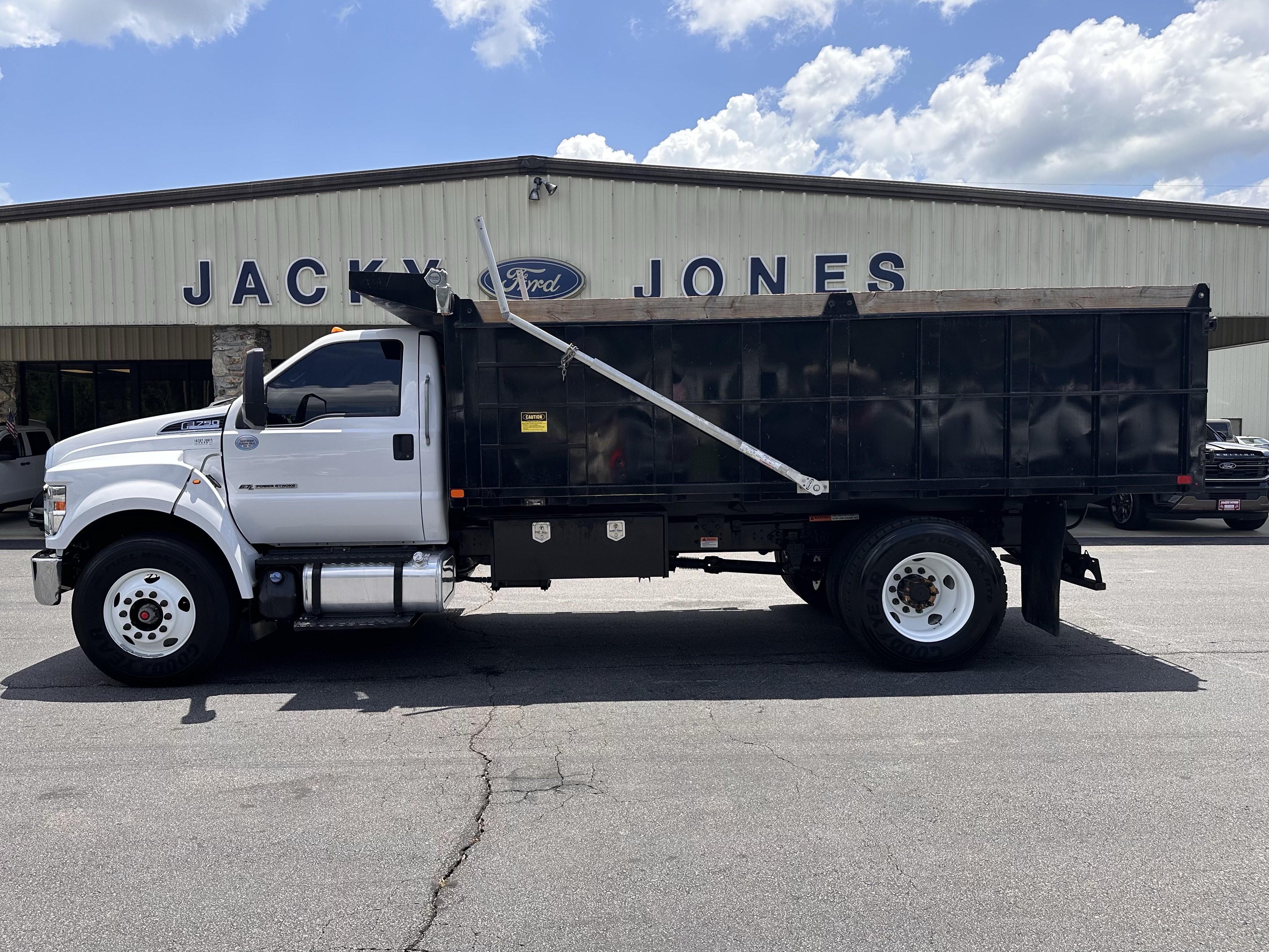 Used 2023 Ford F750 2WD Regular Cab Super Duty