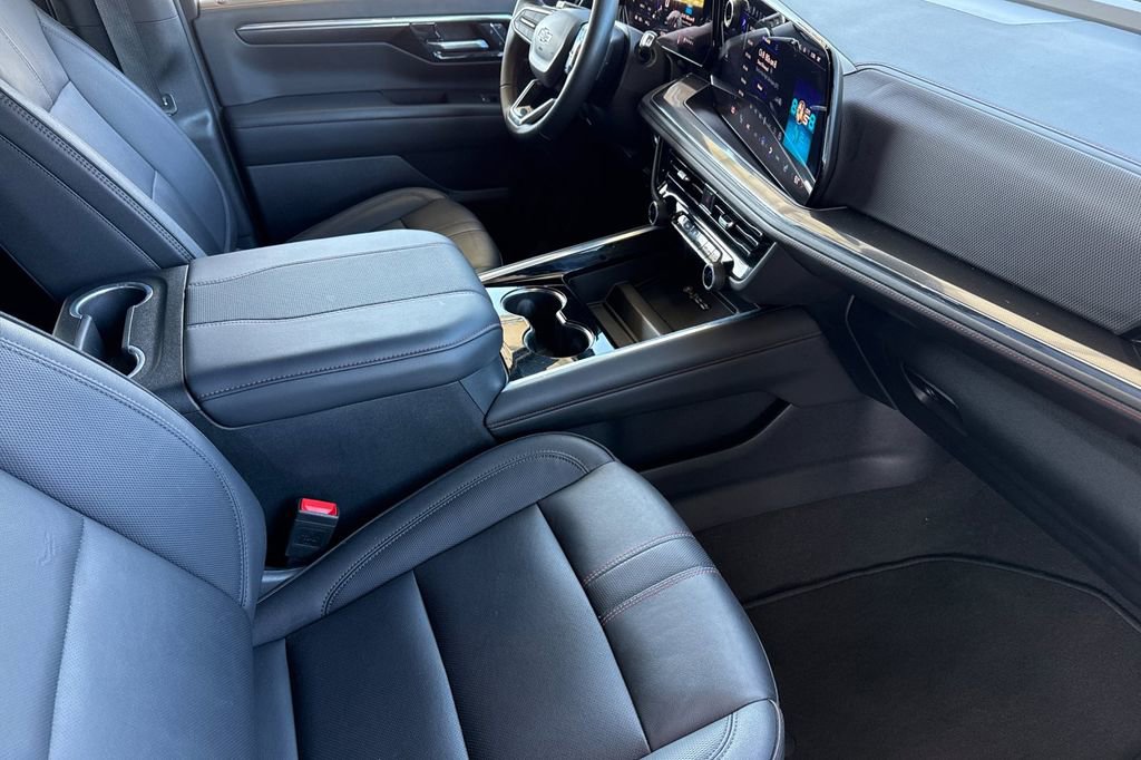 Used 2025 Chevrolet Suburban RST image 26