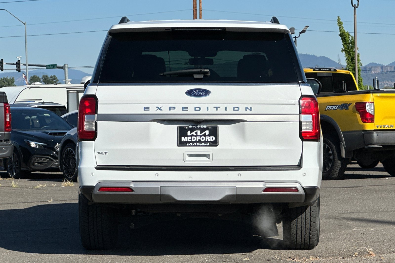Used 2024 Ford Expedition XLT AWD/4WD image 5