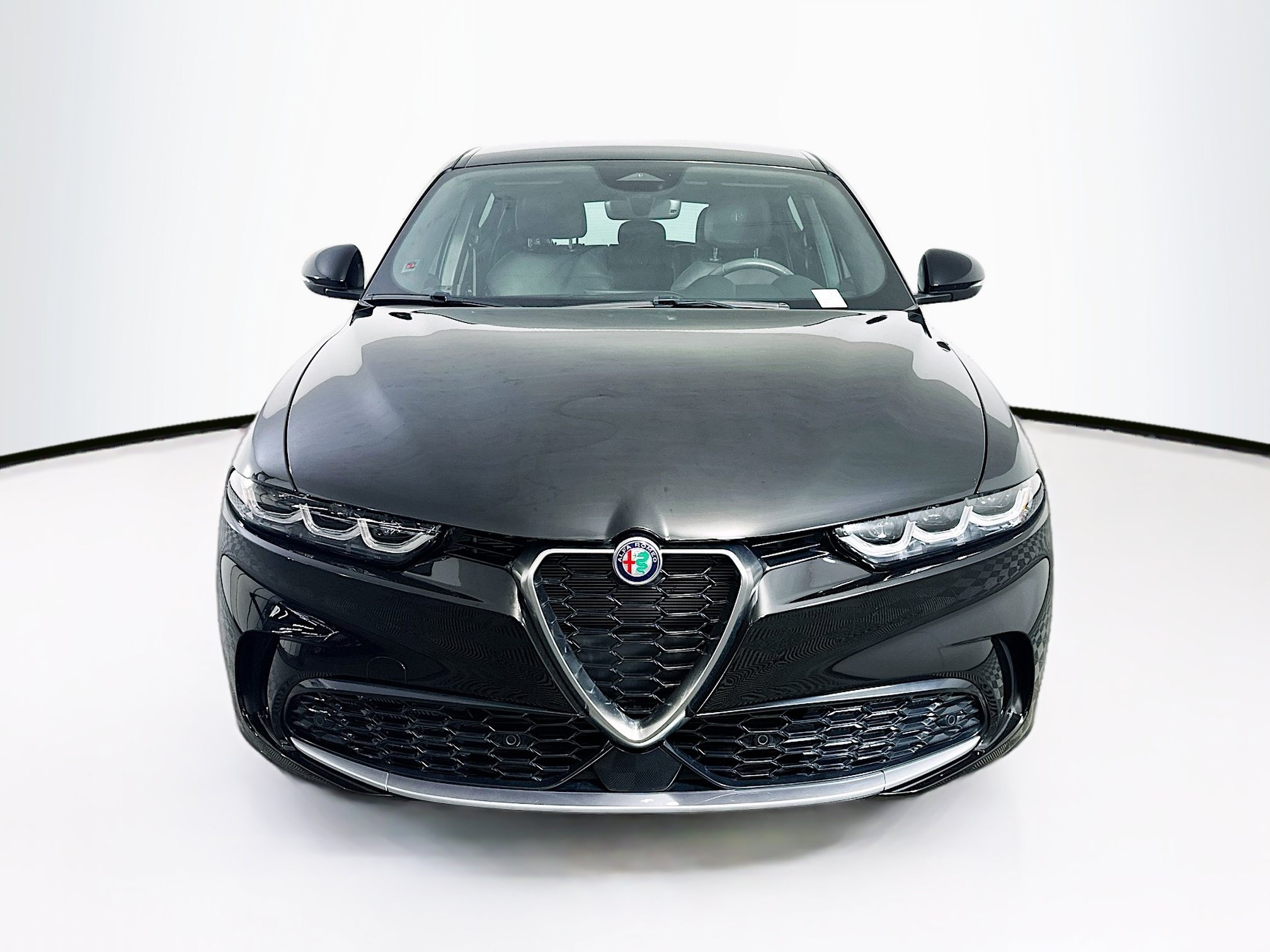 Used 2024 Alfa Romeo Tonale Ti w/ Premium Interior Package AWD/4WD image 2