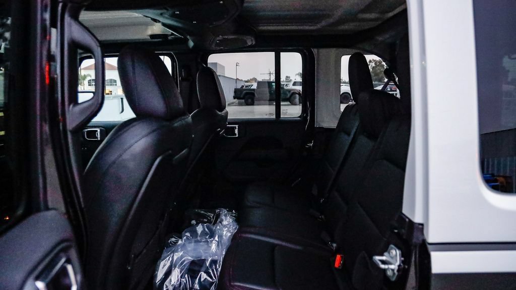 New 2026 Jeep Wrangler Unlimited Rubicon w/ Whitecap Package AWD/4WD image 23