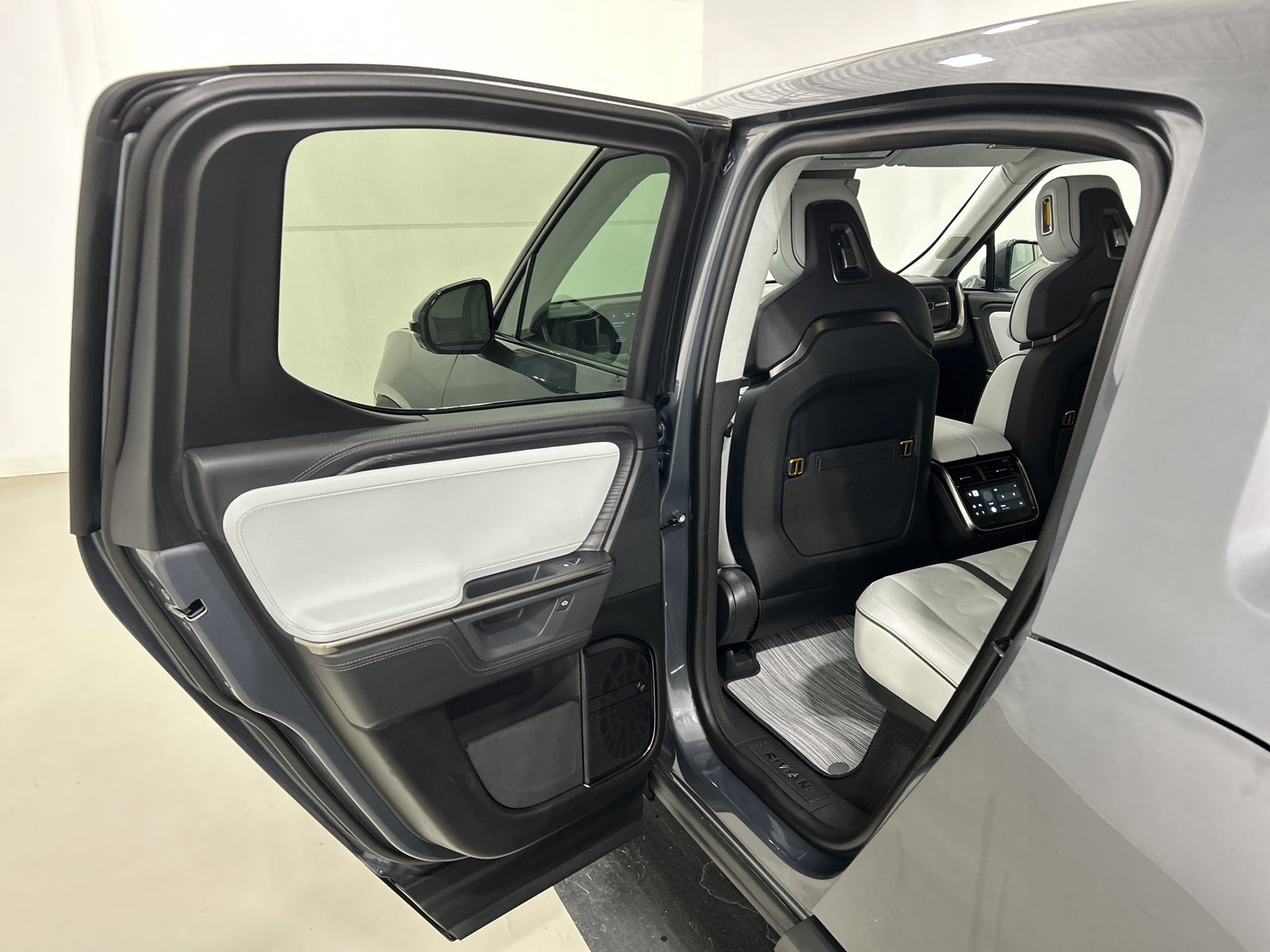 Used 2025 Rivian R1T Adventure AWD/4WD image 17