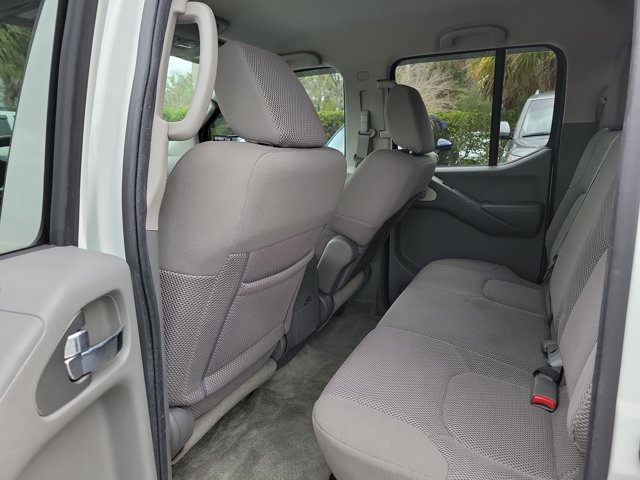 Used 2014 Nissan Frontier SV image 9