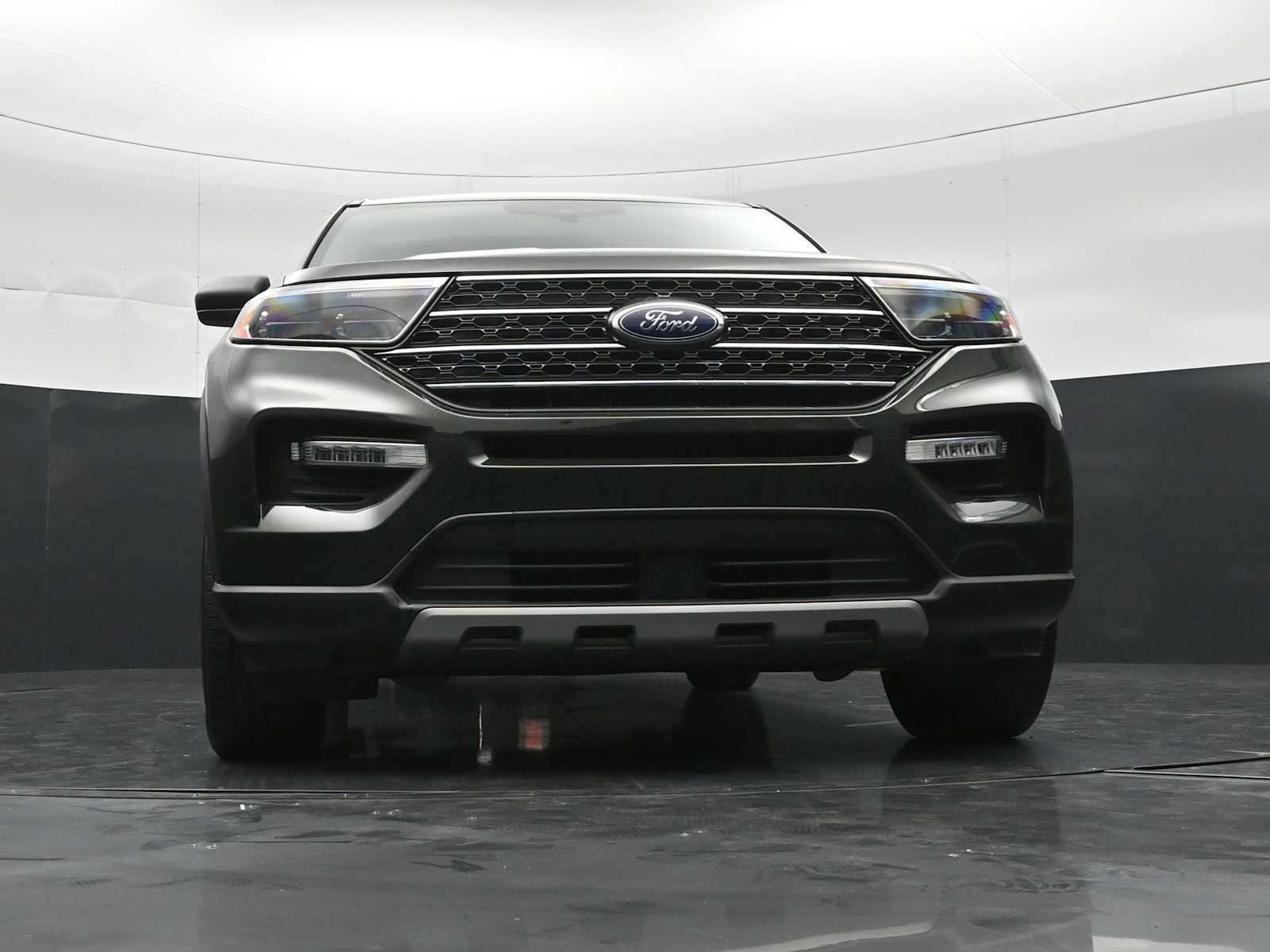 Used 2022 Ford Explorer XLT w/ Equipment Group 202A AWD/4WD image 26