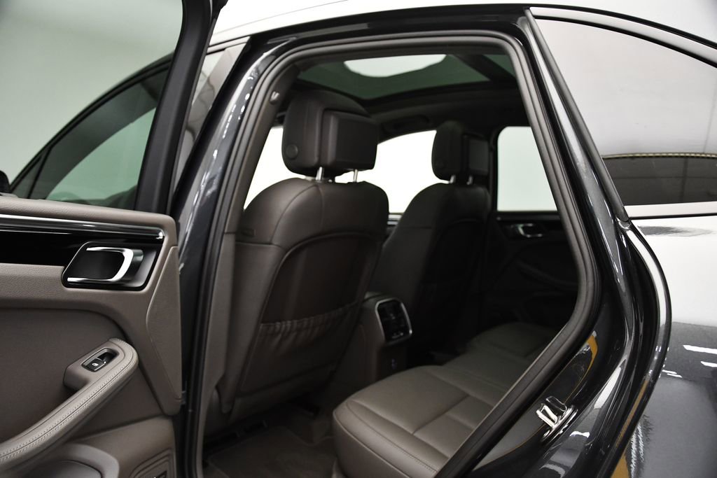 Used 2025 Porsche Macan image 40