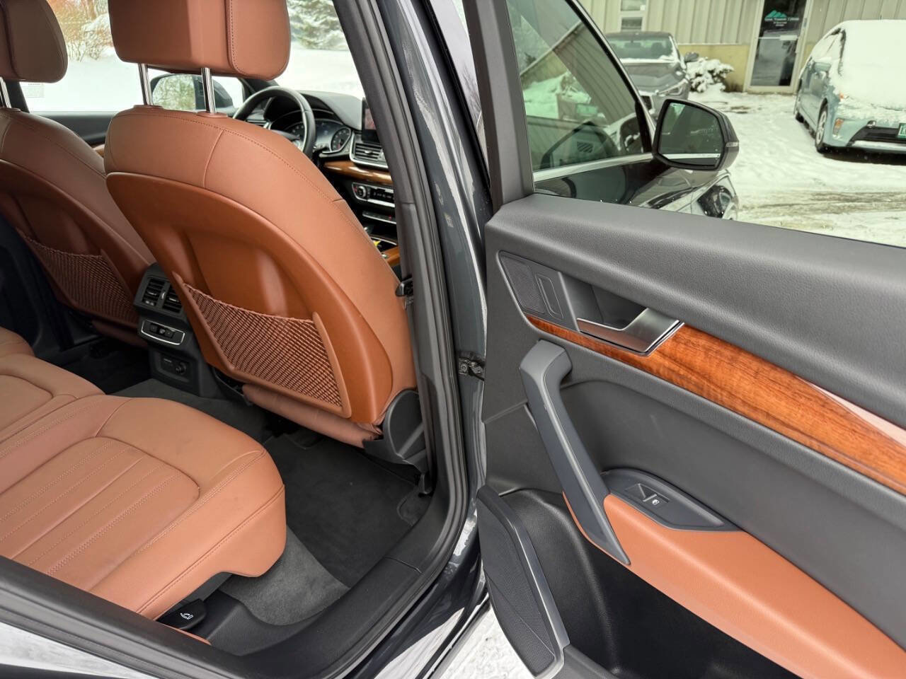 Used 2023 Audi Q5 2.0T Premium w/ Convenience Package AWD/4WD image 14