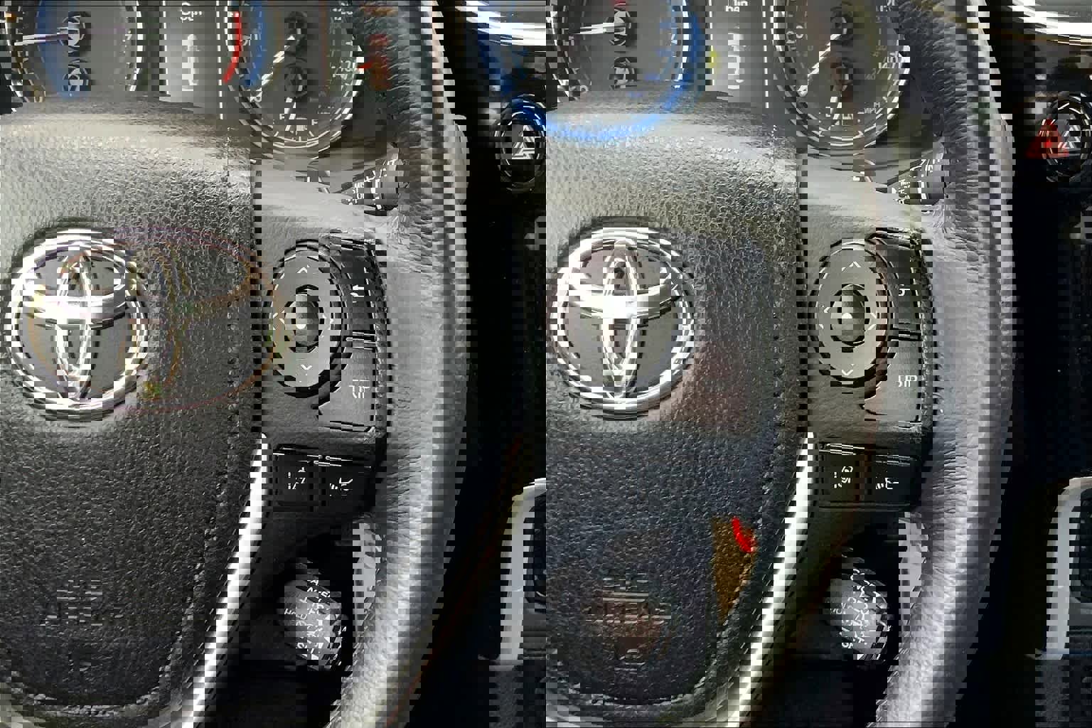 Used 2018 Toyota Corolla SE FWD image 24