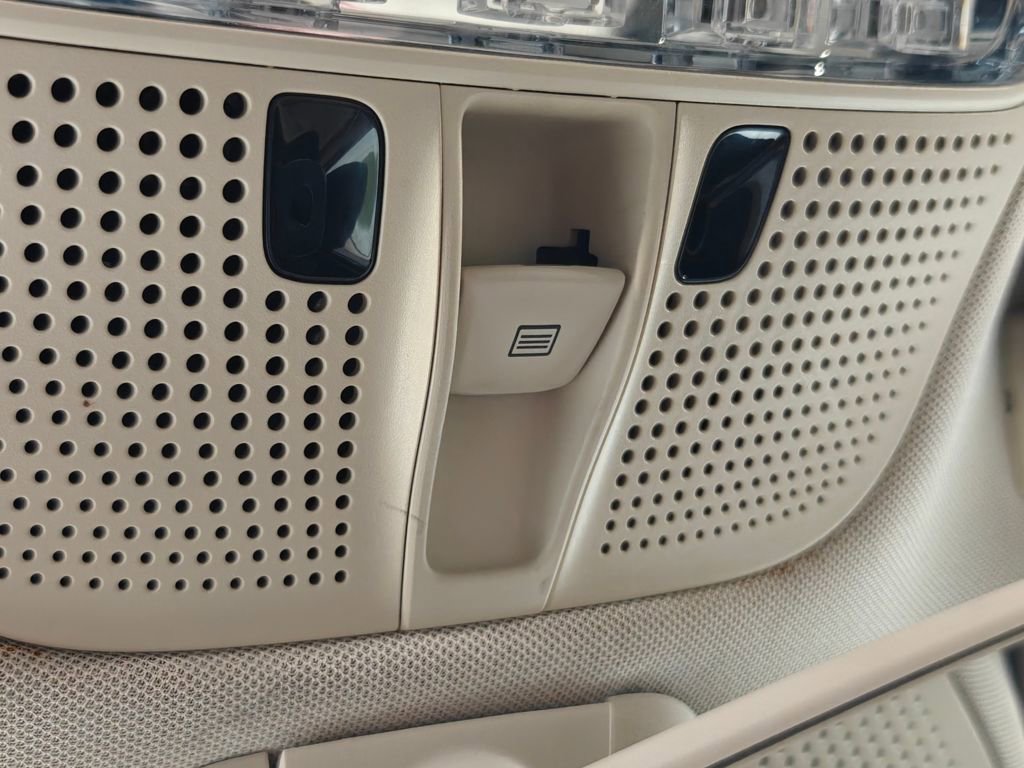 Used 2016 Mercedes-Benz C 300 4MATIC Sedan image 12