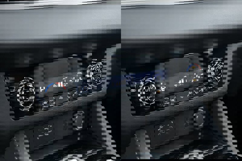 New 2025 Mitsubishi Outlander AWD image 24