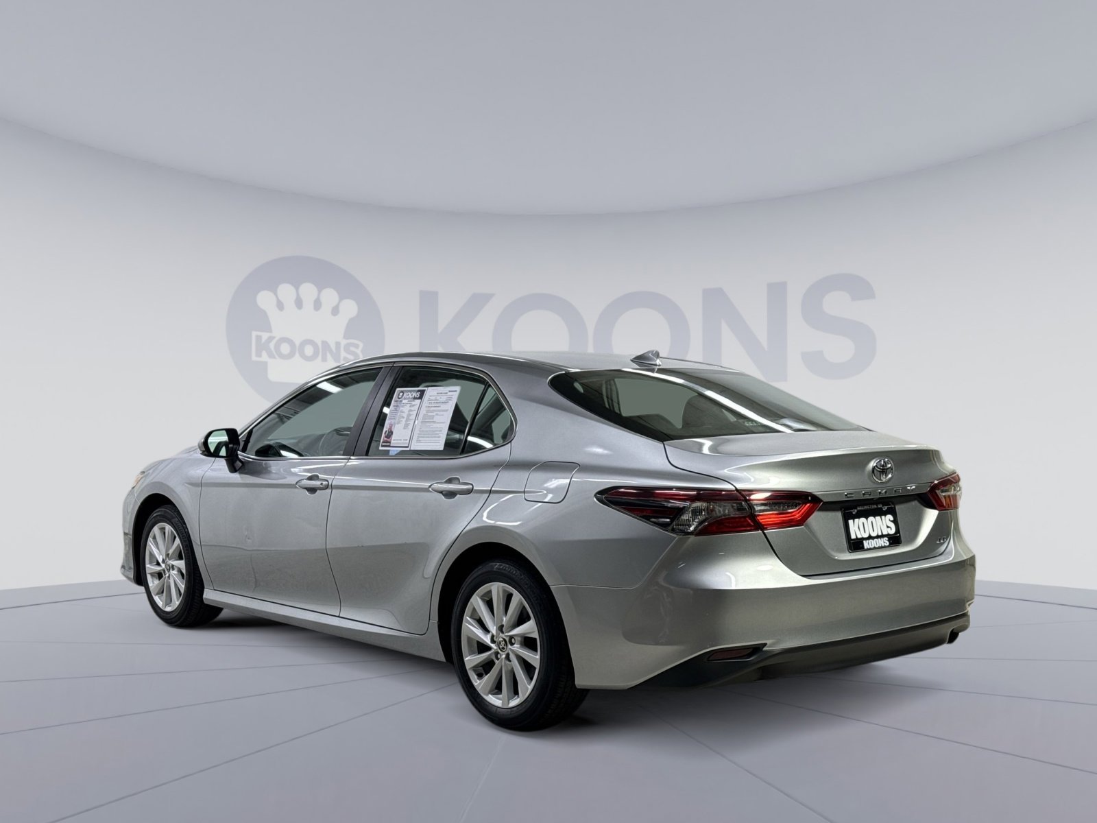 Used 2022 Toyota Camry LE image 10