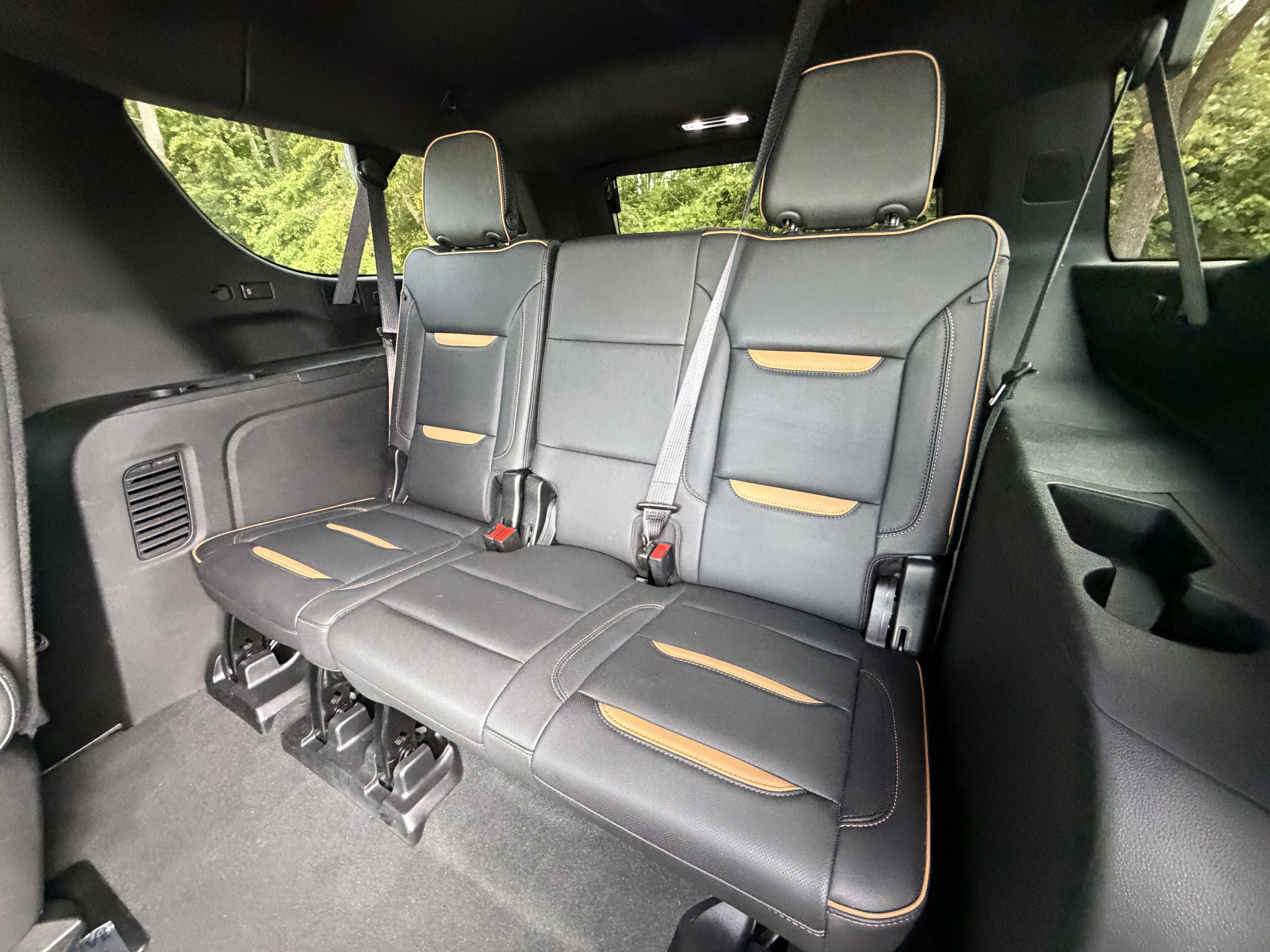 Used 2024 GMC Yukon XL AT4 w/ Technology Package AWD/4WD image 17