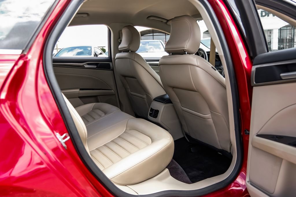 Used 2017 Ford Fusion SE FWD image 40