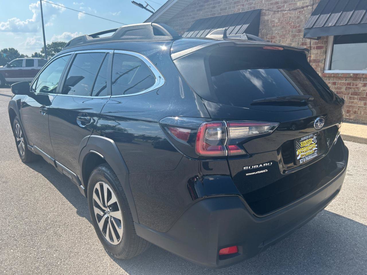 Used 2024 Subaru Outback Premium AWD/4WD image 9