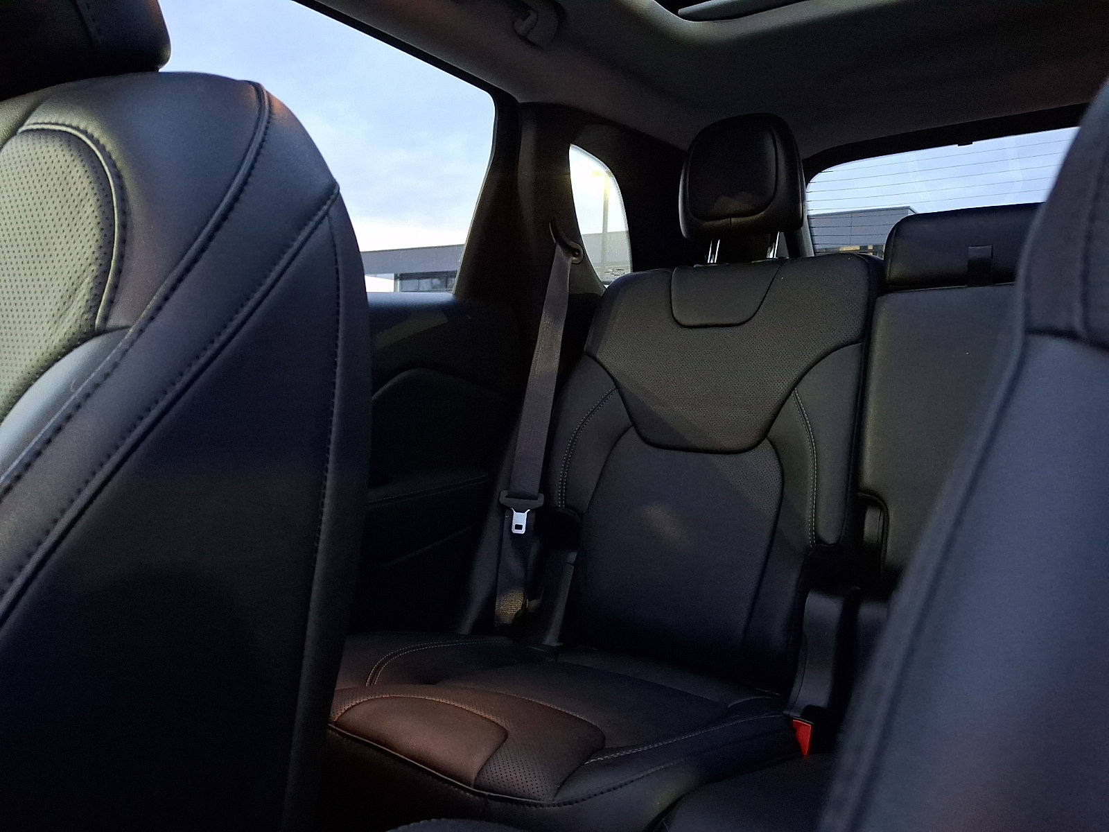 Used 2021 Jeep Cherokee Limited w/ Elite Package image 18