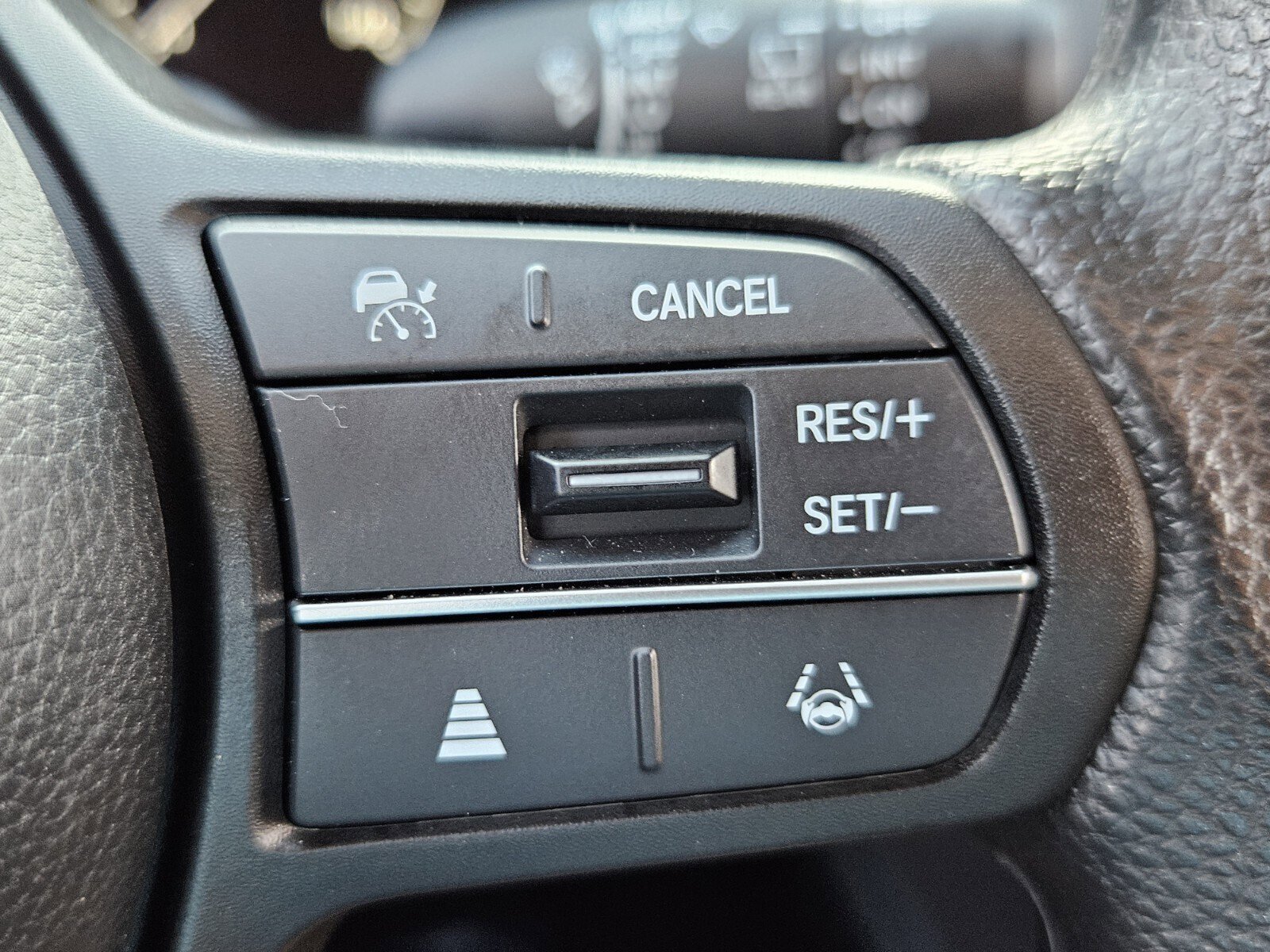 Certified 2023 Honda HR-V LX image 31