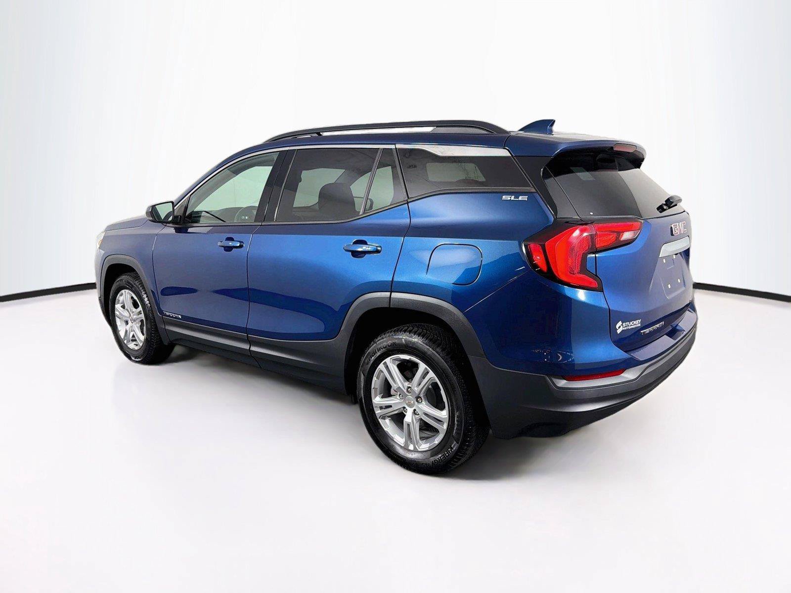Used 2020 GMC Terrain SLE w/ Driver Convenience Package AWD/4WD image 9