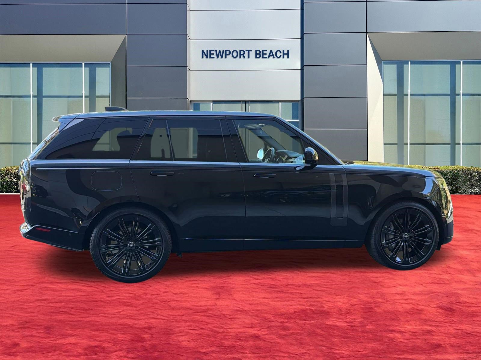 Used 2024 Land Rover Range Rover SE image 8