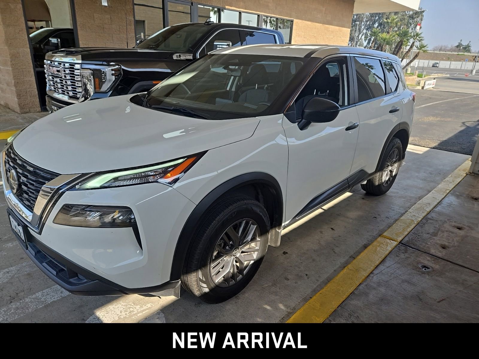 Used 2021 Nissan Rogue S image 1