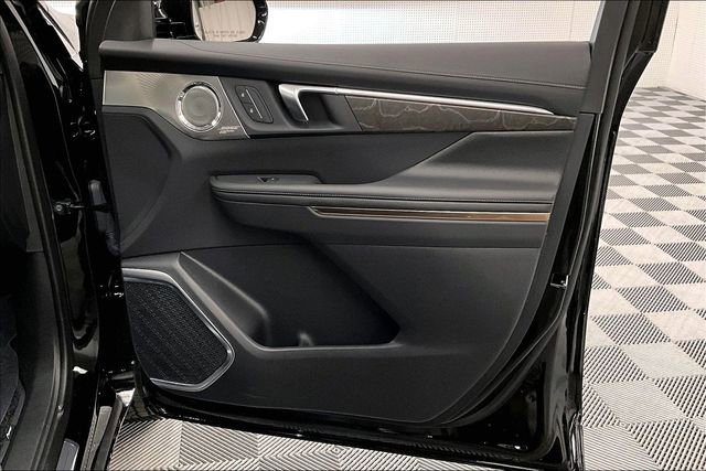 Used 2025 Buick Enclave Avenir w/ Trailering Package, 5000 lbs. image 19