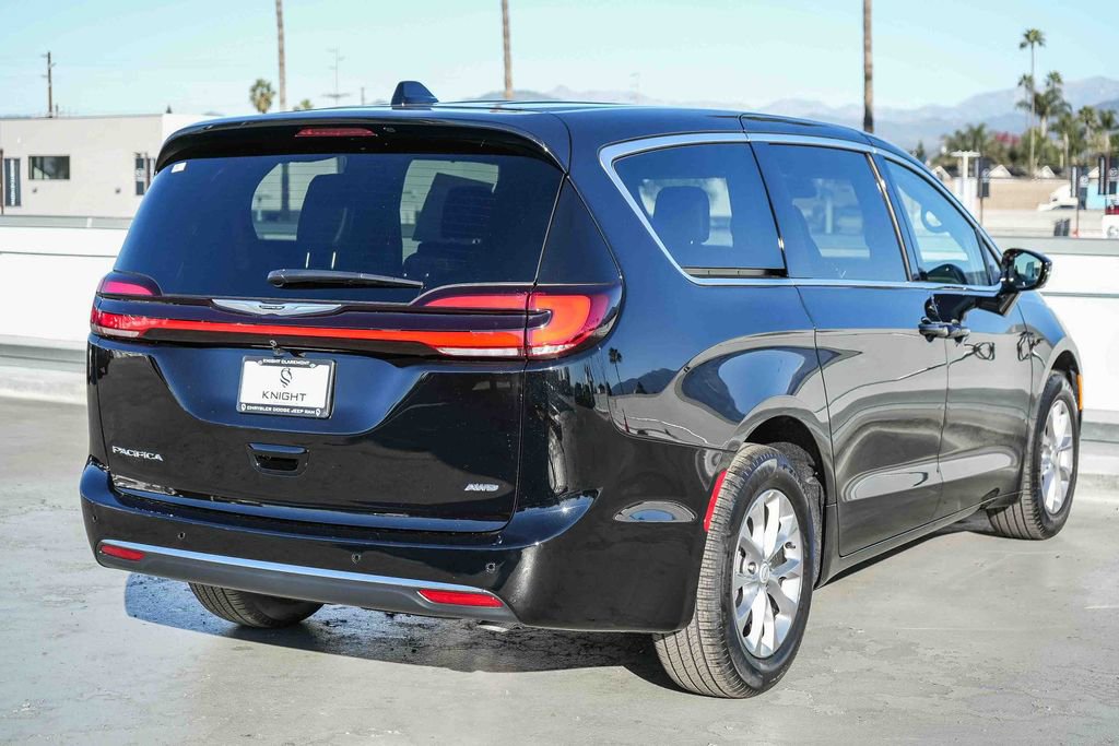 New 2026 Chrysler Pacifica Select image 6