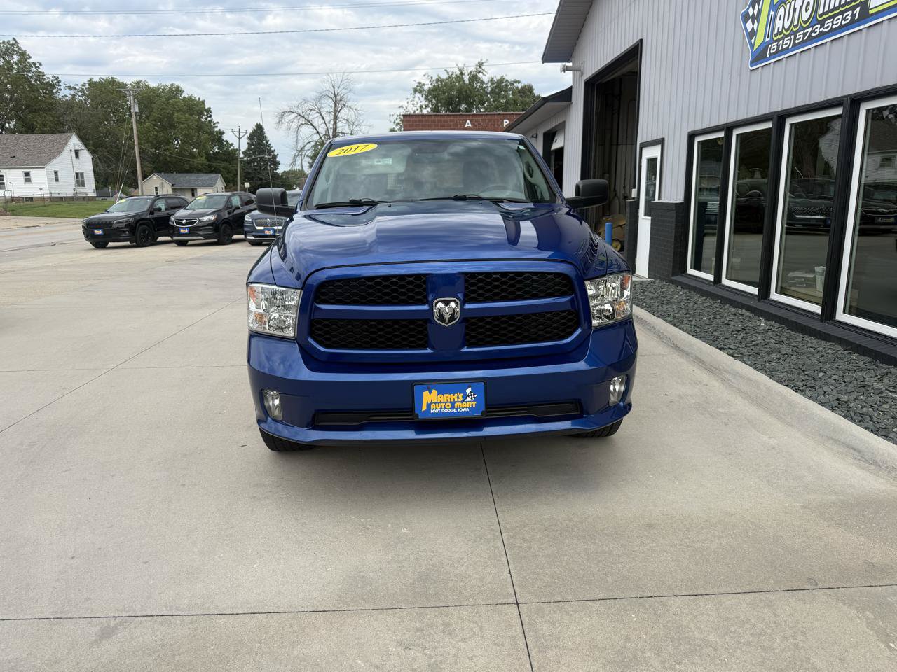 Used 2017 RAM 1500 Express AWD/4WD image 2