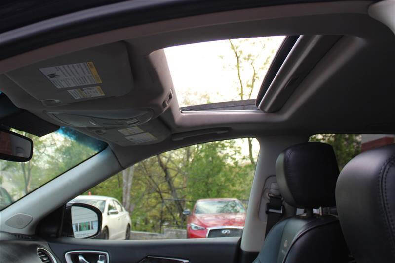 Used 2014 INFINITI QX60 AWD w/ Deluxe Touring Package image 24