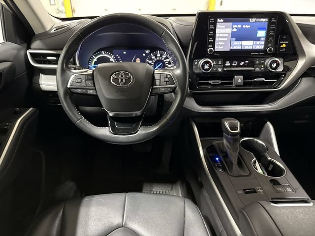 Used 2020 Toyota Highlander XLE AWD/4WD image 11