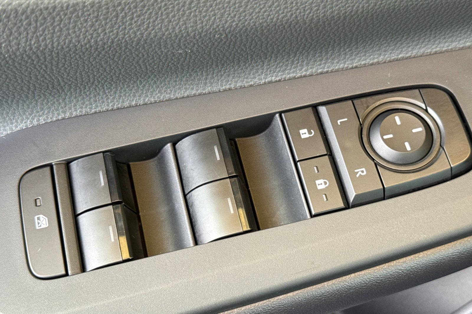 Used 2023 Toyota Prius LE image 13