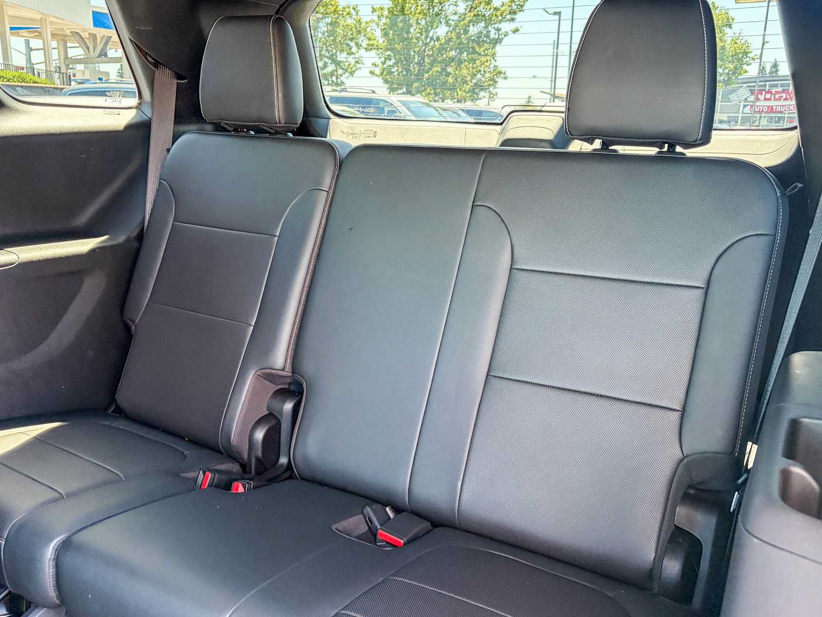 Used 2022 Chevrolet Traverse Premier w/ Redline Edition AWD/4WD image 19