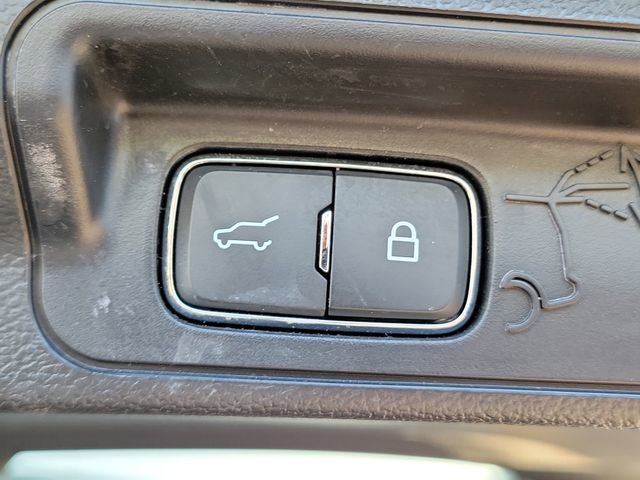 Used 2023 Ford Explorer XLT w/ Equipment Group 202A image 8