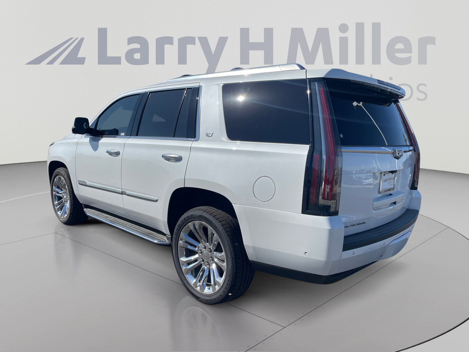 Used 2020 Cadillac Escalade Luxury w/ LPO, Radiant Package AWD/4WD image 3
