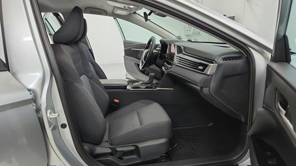 Used 2025 Toyota Camry LE AWD/4WD image 17
