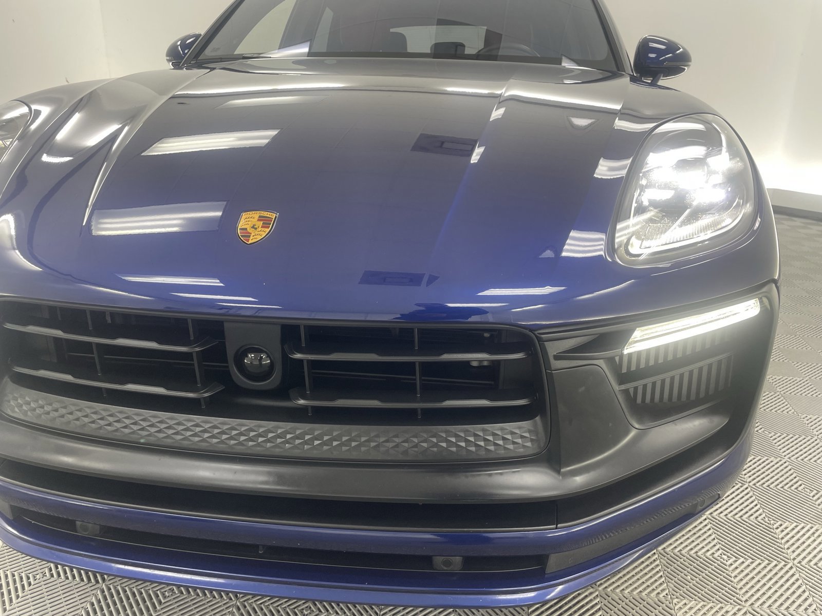 Certified 2023 Porsche Macan GTS image 28