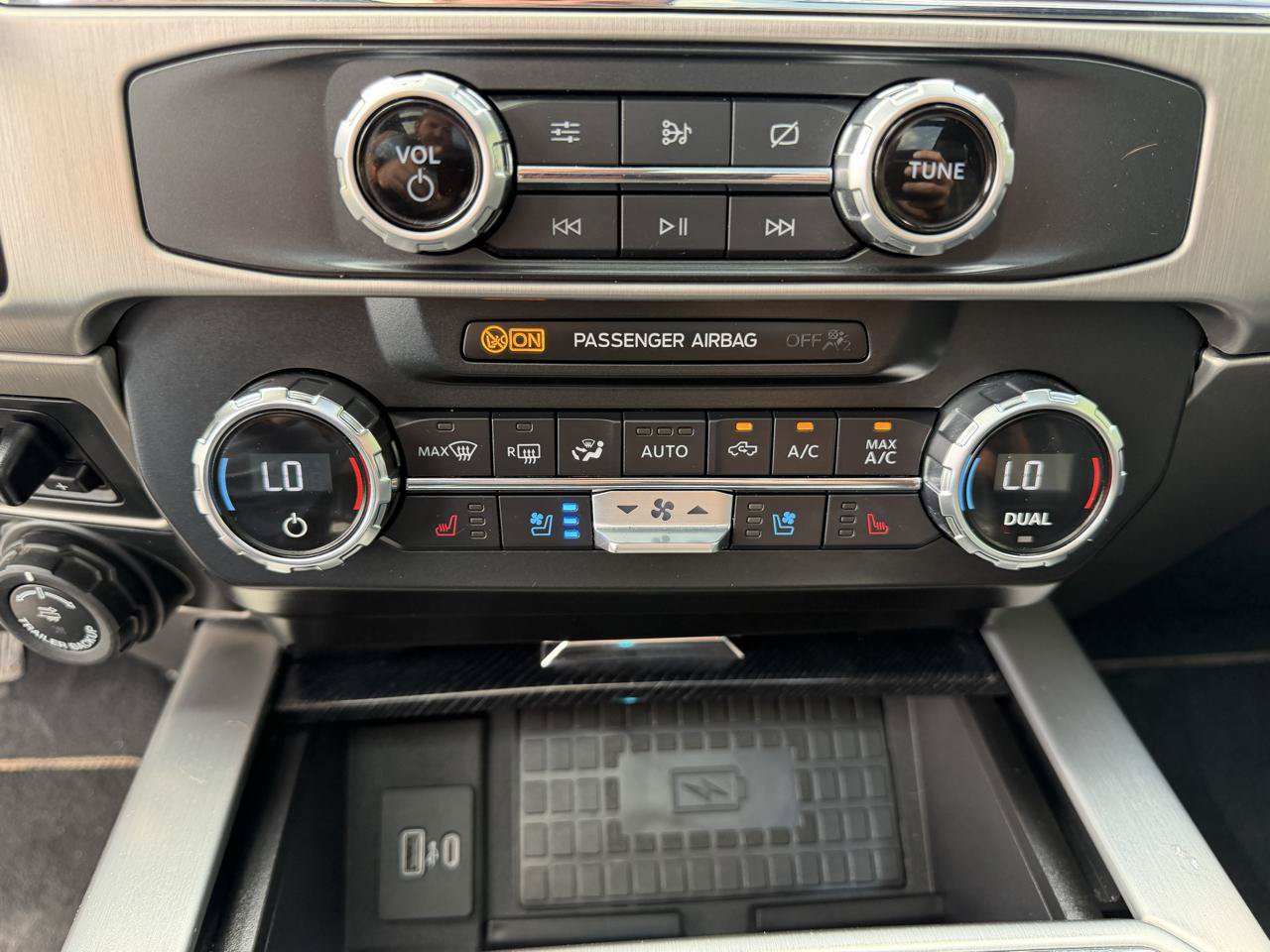 Used 2022 Ford F250 Platinum w/ FX4 Off-Road Package AWD/4WD image 30