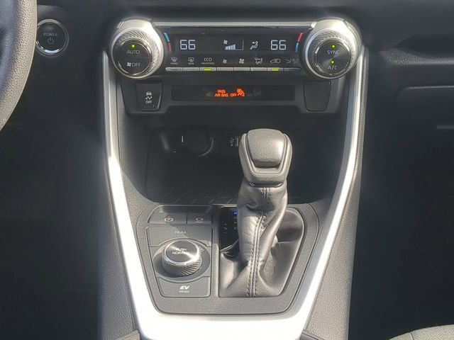 Used 2025 Toyota RAV4 XLE AWD/4WD image 18