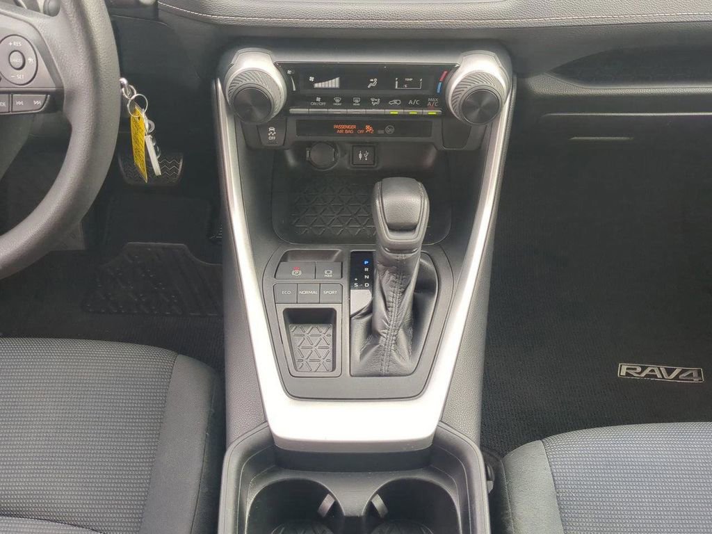 Used 2019 Toyota RAV4 LE image 19