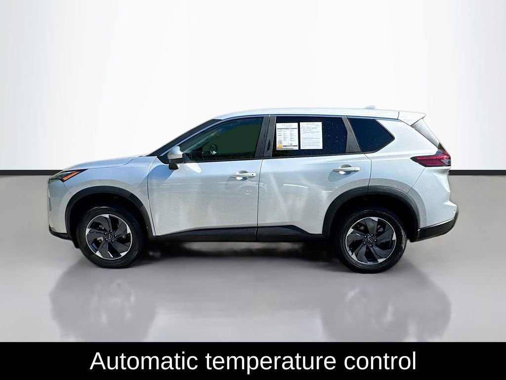 Certified 2025 Nissan Rogue SV FWD image 4