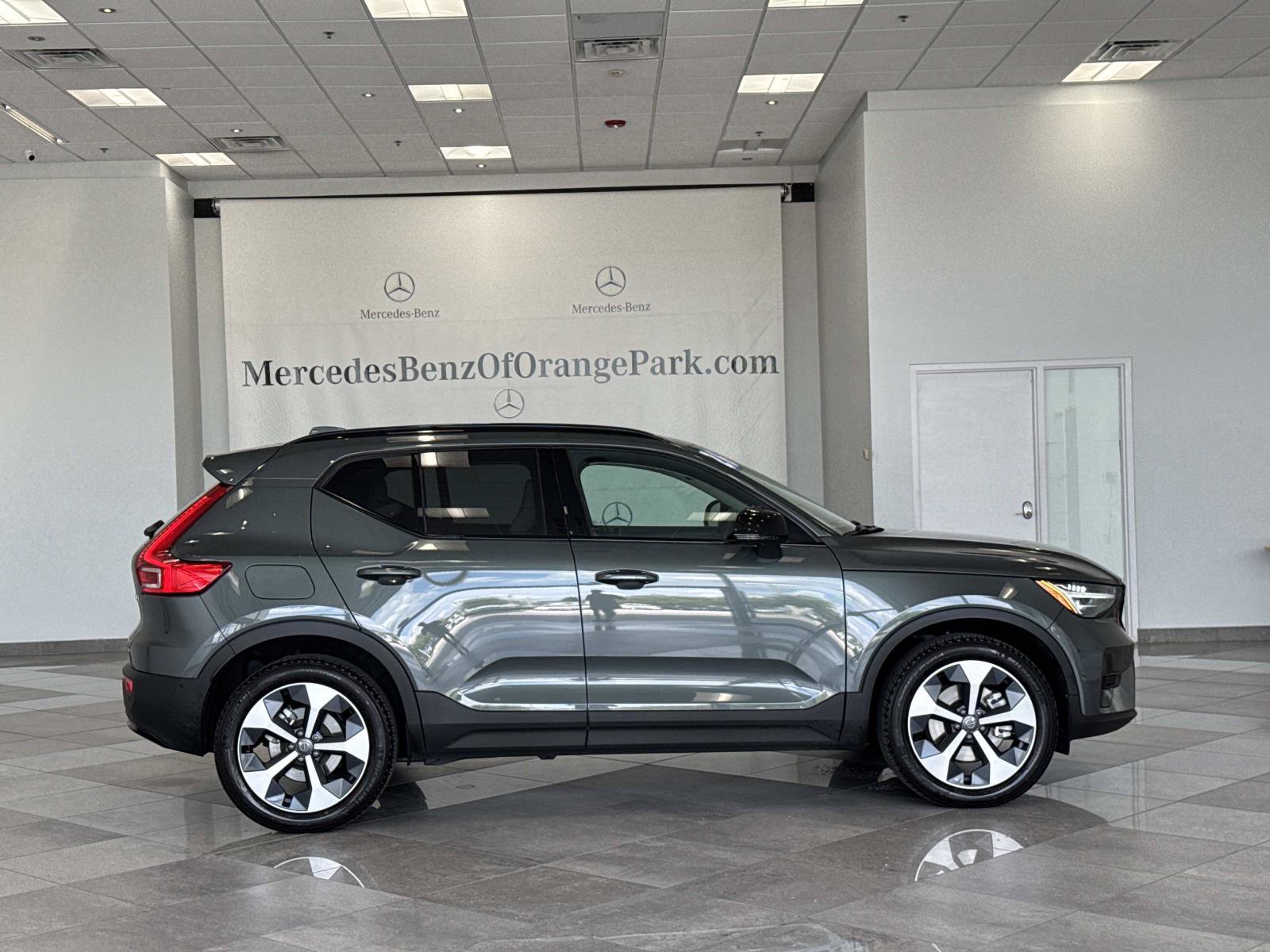 Used 2026 Volvo XC40 B5 Plus w/ Protection Package Premier AWD/4WD image 3