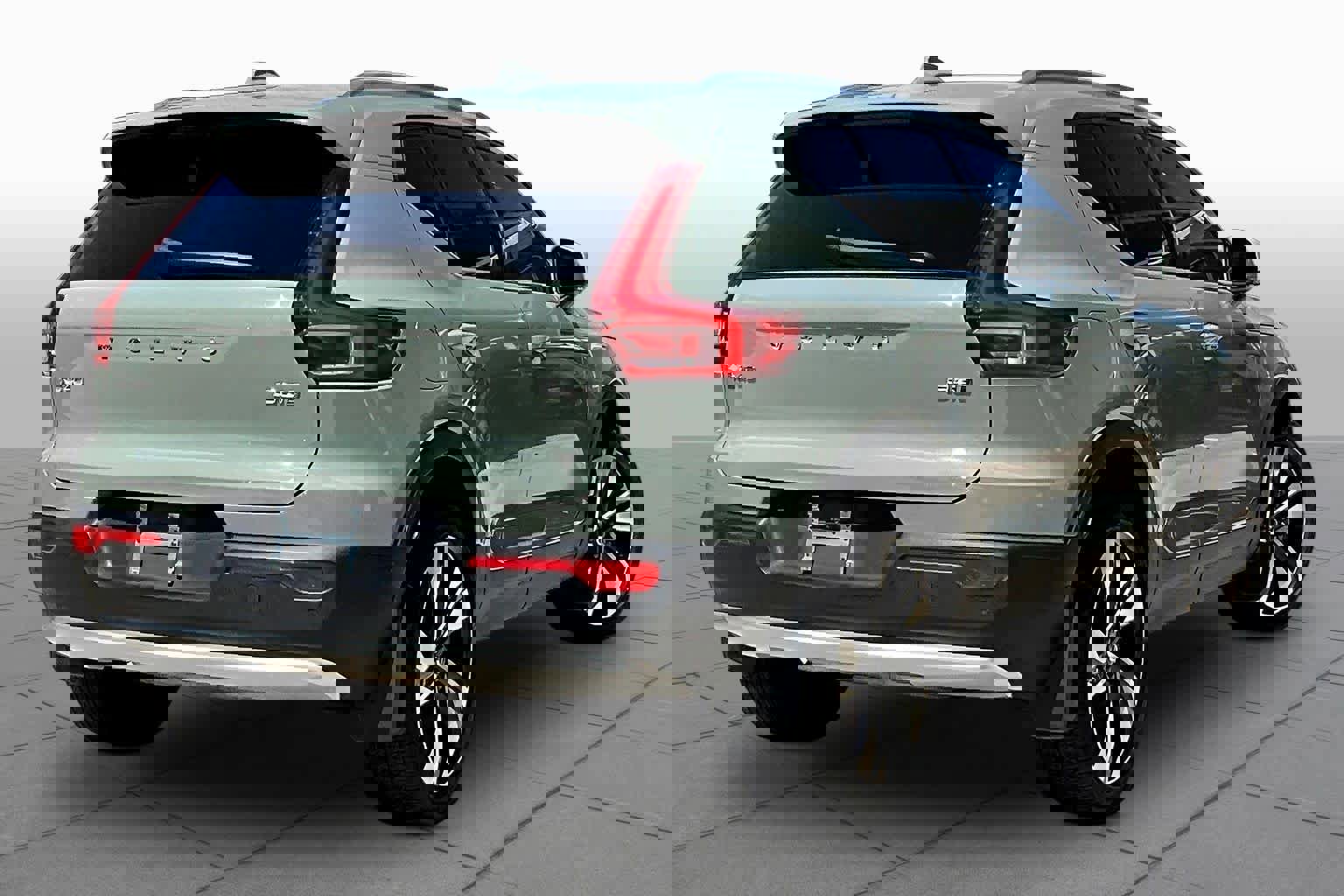 Used 2024 Volvo XC40 B5 Ultimate image 13