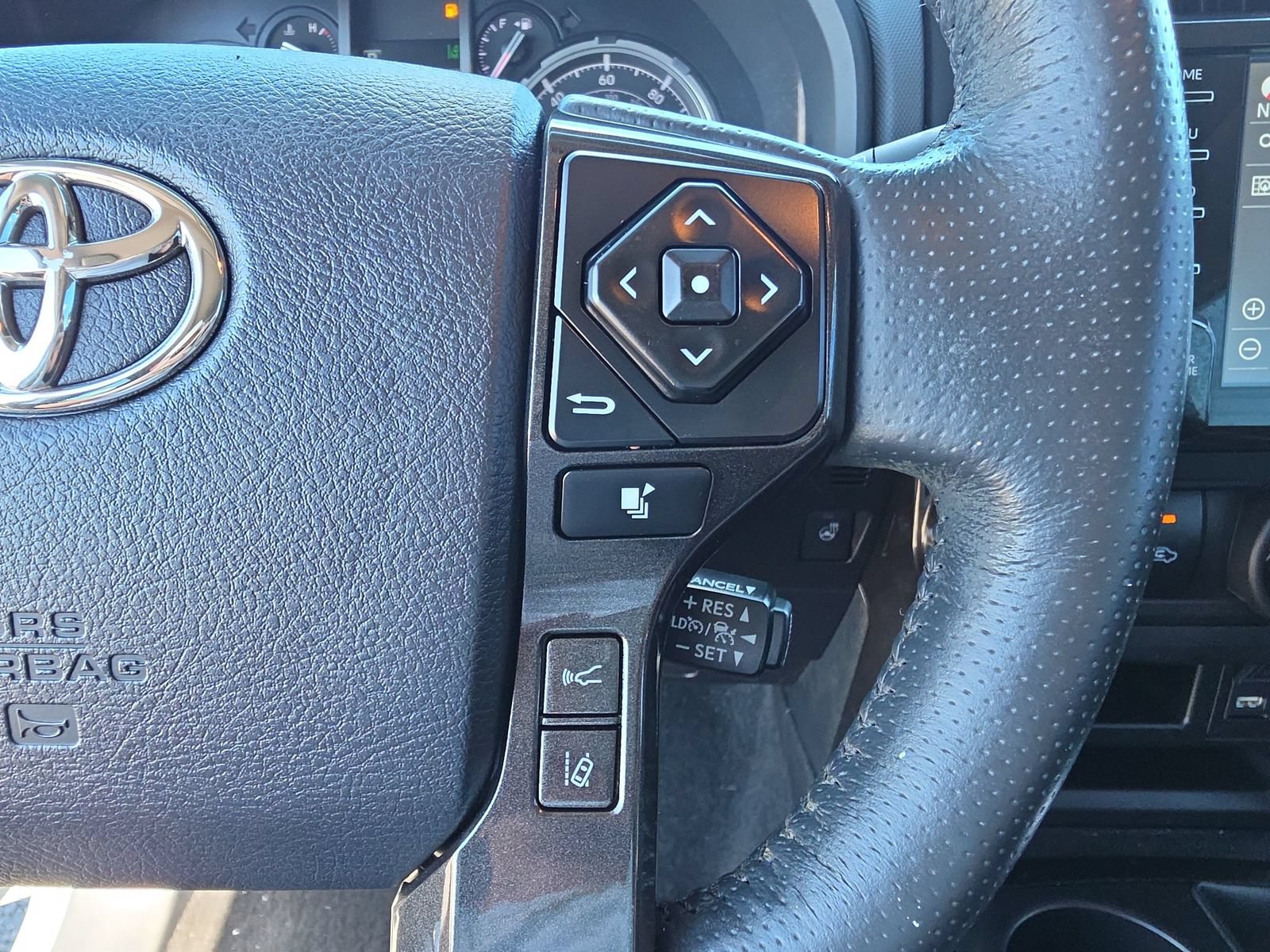 Used 2023 Toyota 4Runner TRD Off-Road Premium w/ Moonroof Package AWD/4WD image 25