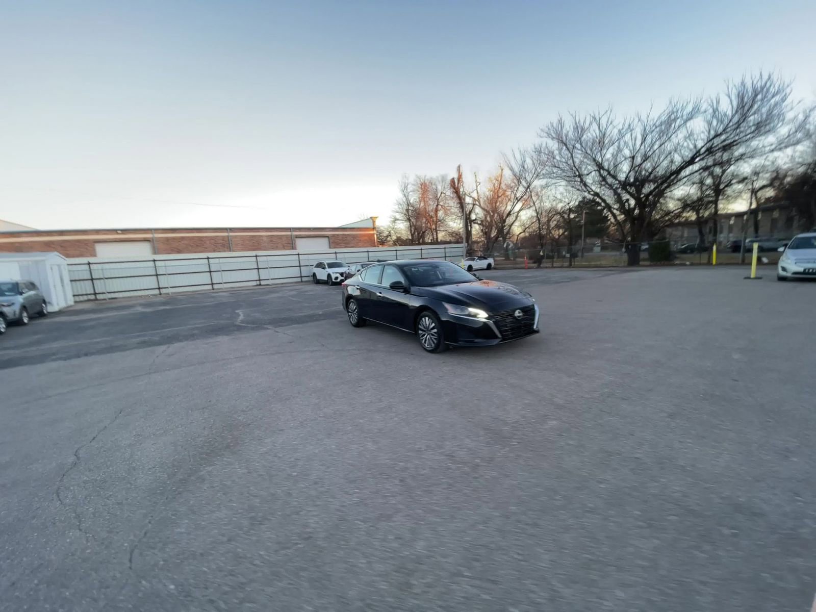 Used 2025 Nissan Altima 2.5 SV image 16