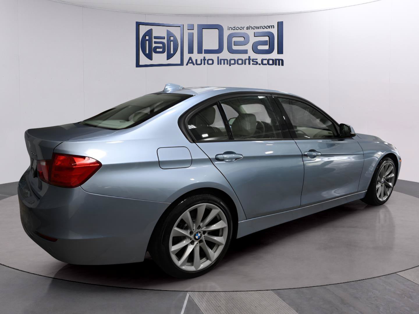 Used 2013 BMW 328i xDrive Sedan AWD/4WD image 5