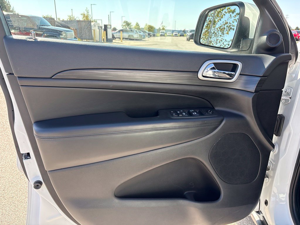 Used 2021 Jeep Grand Cherokee Laredo AWD/4WD image 8