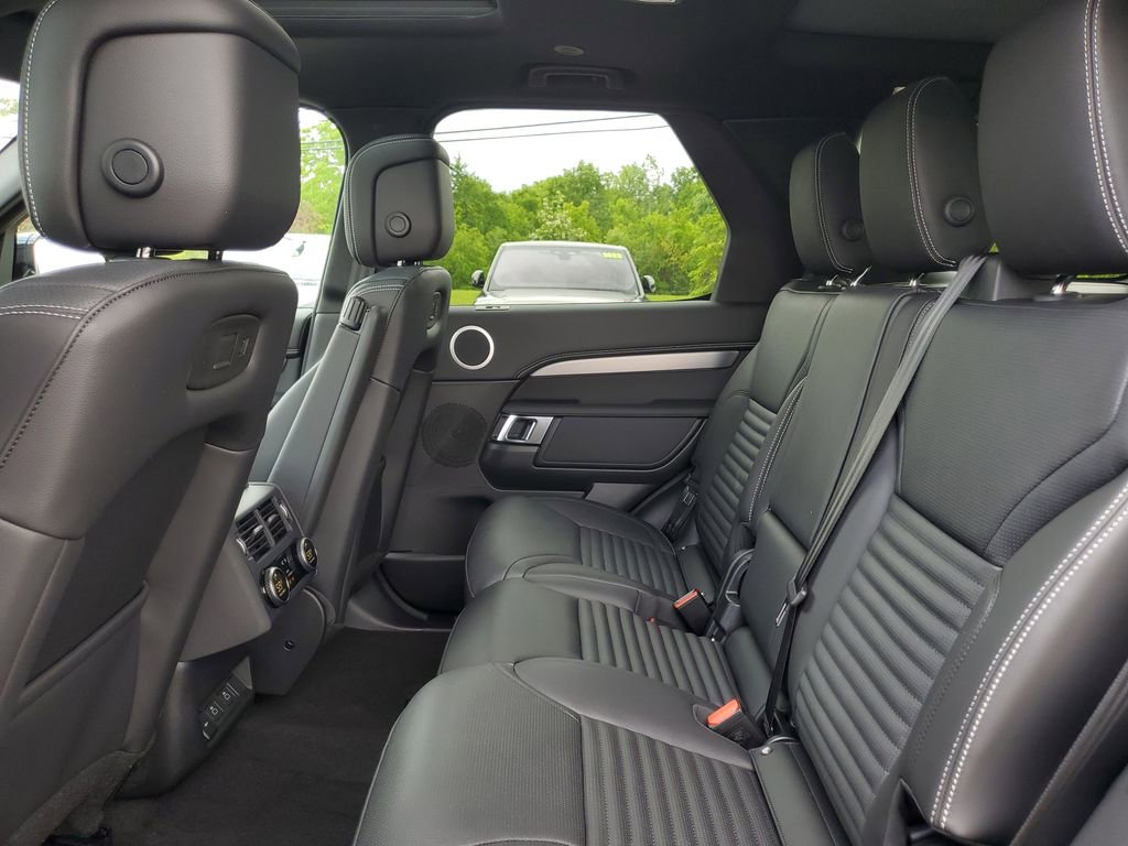 New 2025 Land Rover Discovery Dynamic SE image 30